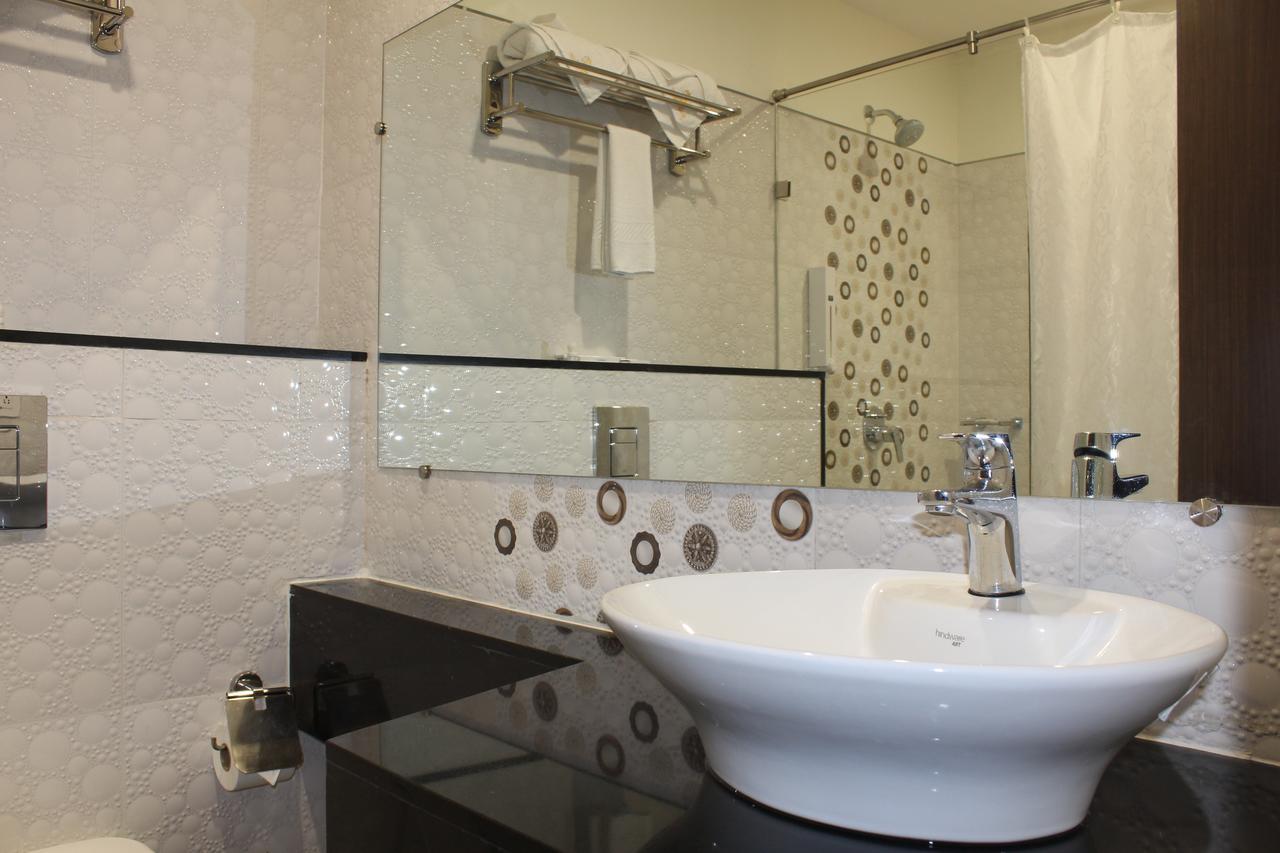 Hotel Grand Gayathri Khammam Extérieur photo