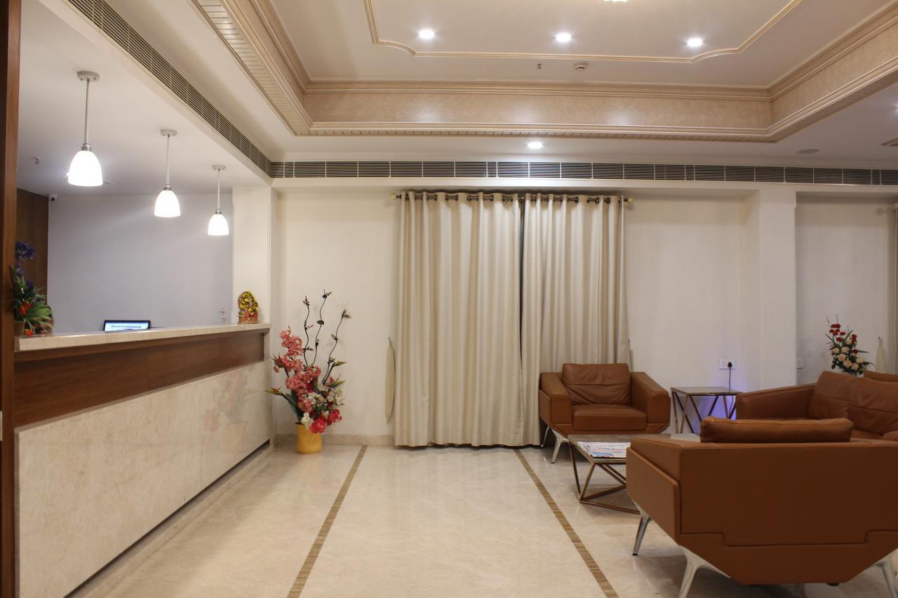 Hotel Grand Gayathri Khammam Extérieur photo