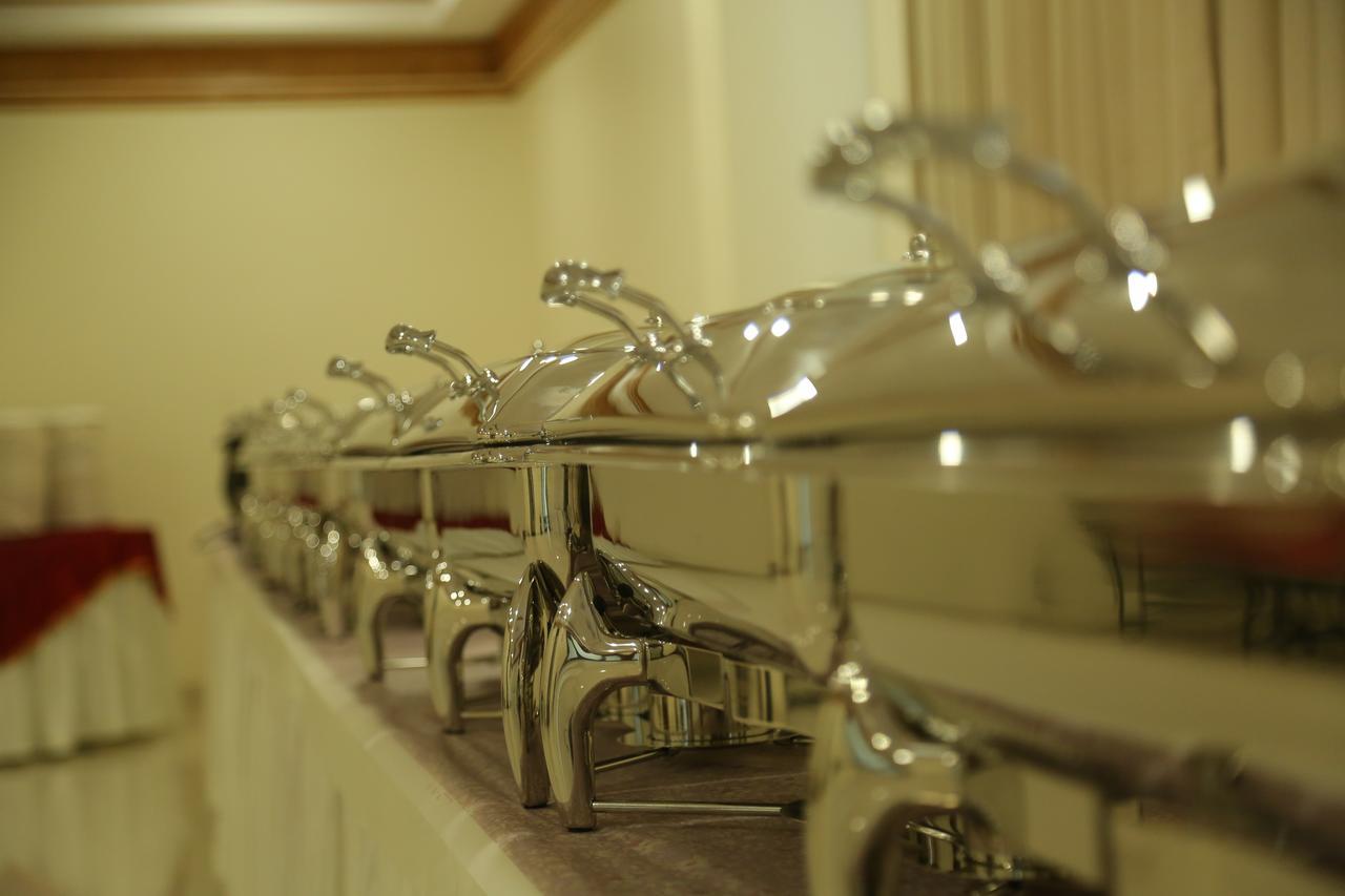Hotel Grand Gayathri Khammam Extérieur photo