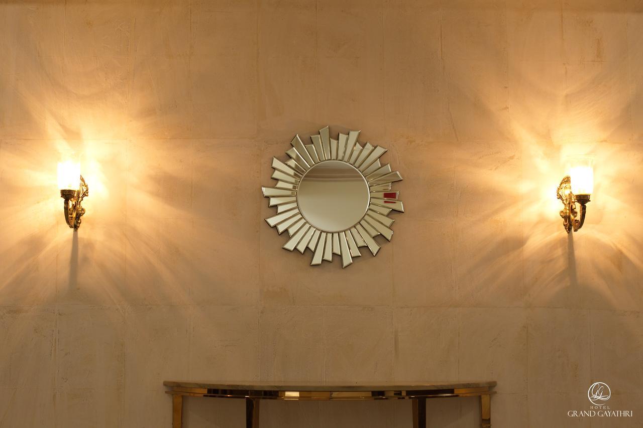 Hotel Grand Gayathri Khammam Extérieur photo