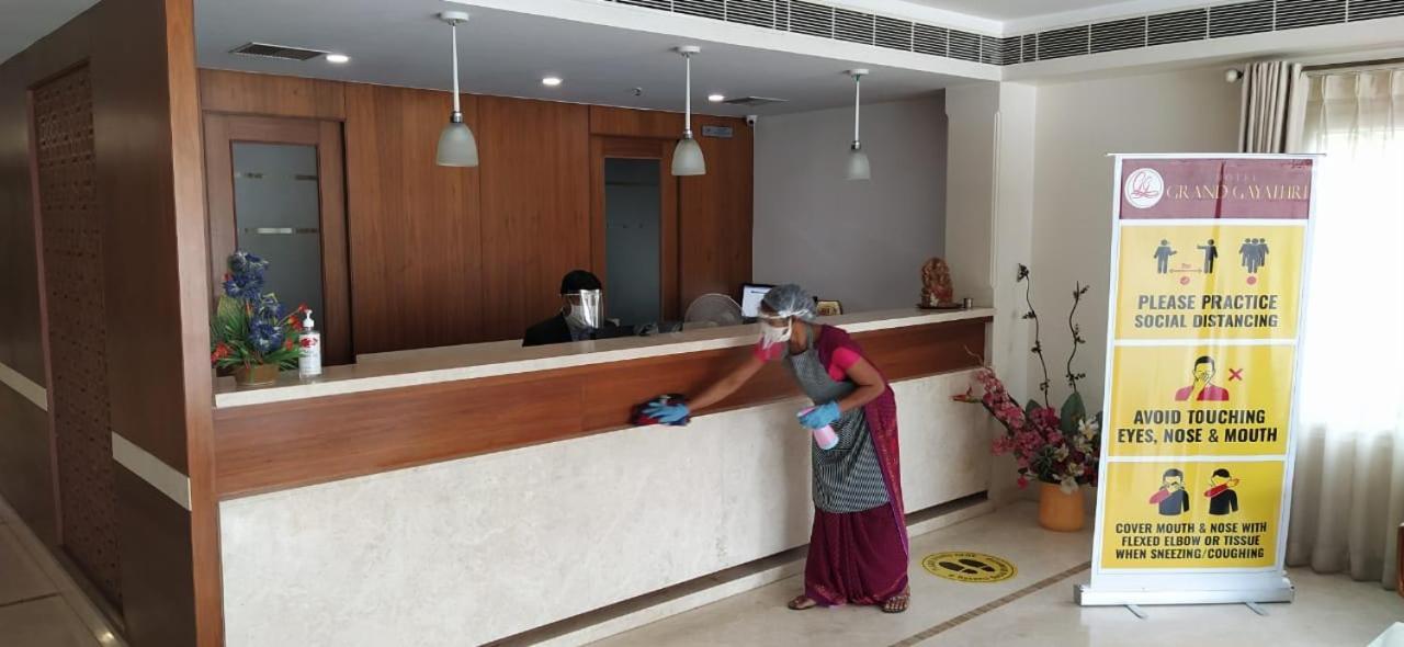 Hotel Grand Gayathri Khammam Extérieur photo