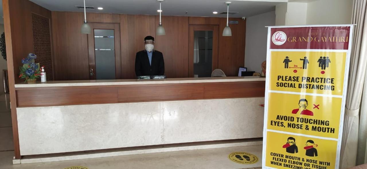 Hotel Grand Gayathri Khammam Extérieur photo
