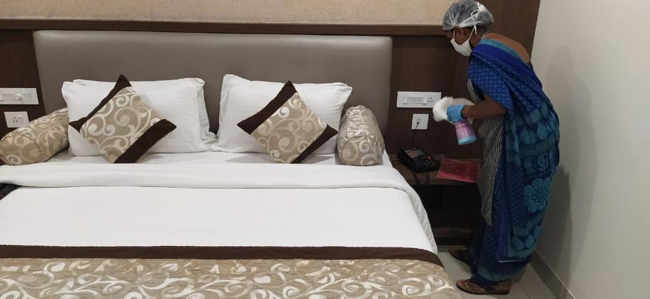 Hotel Grand Gayathri Khammam Extérieur photo